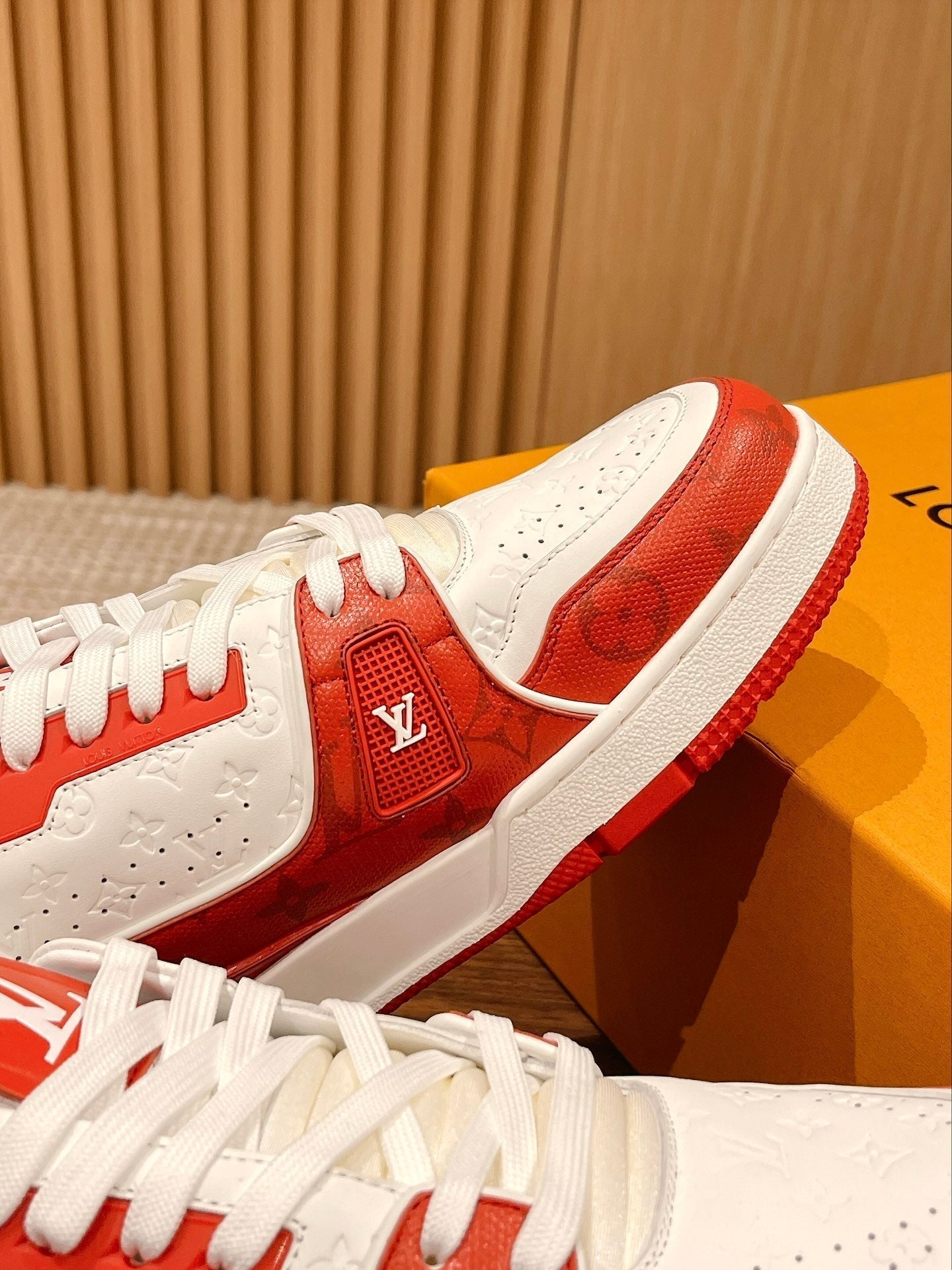 Couple's ๐๐ฟ๐ฎ๐ถ๐ป๐ฒ๐ฟ series latest sports shoes