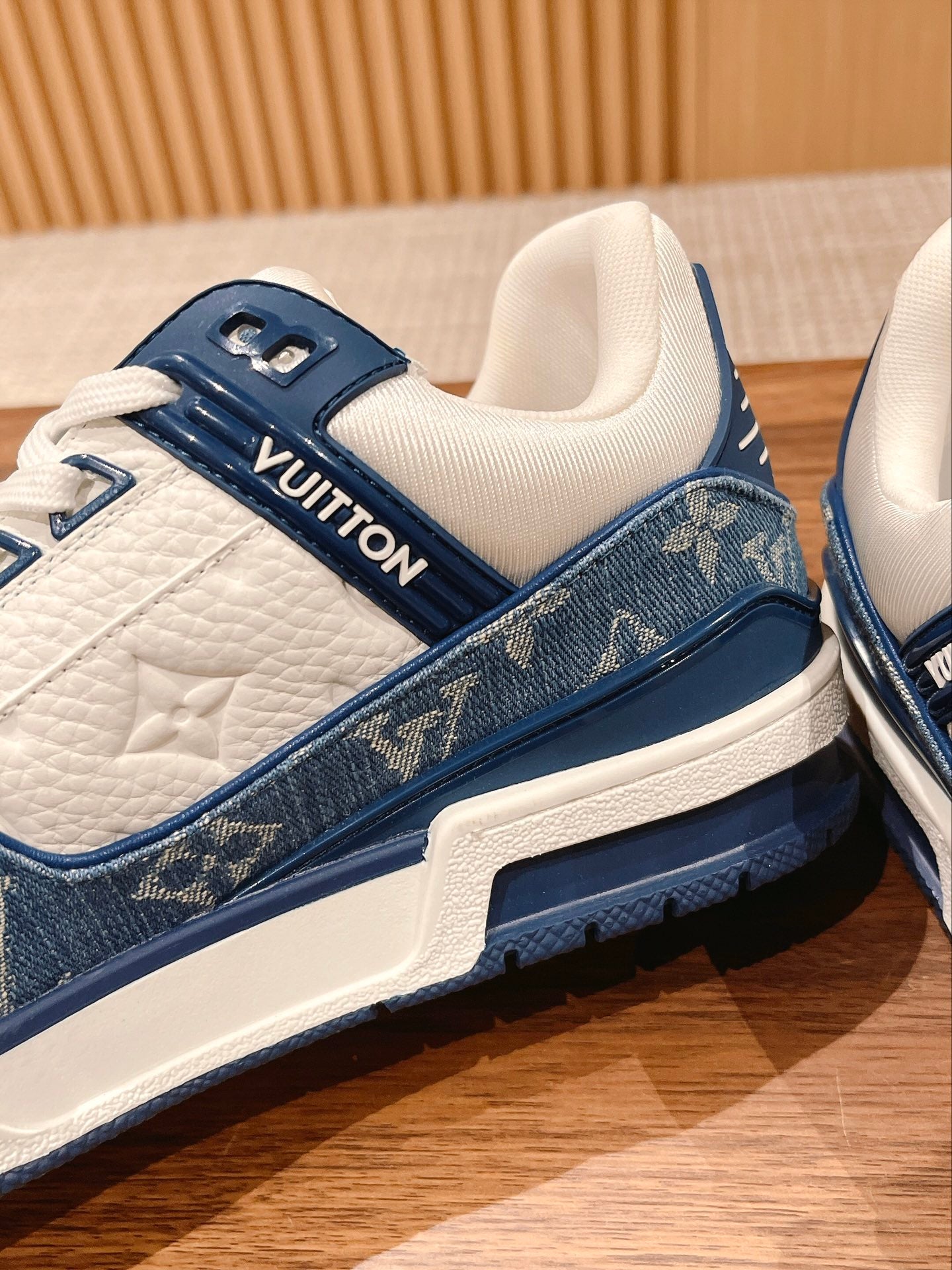 Couple's ๐๐ฟ๐ฎ๐ถ๐ป๐ฒ๐ฟ series latest sports shoes