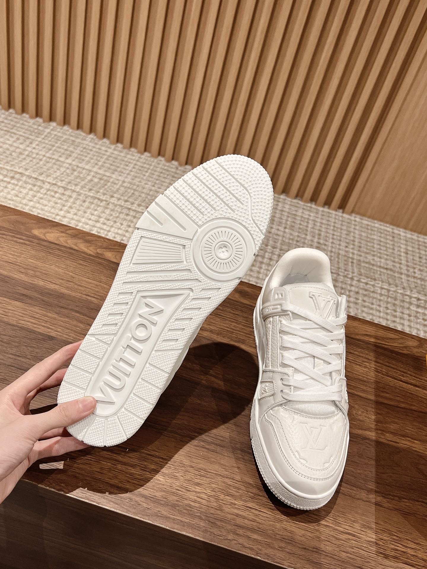 Couple's ๐๐ฟ๐ฎ๐ถ๐ป๐ฒ๐ฟ series latest sports shoes