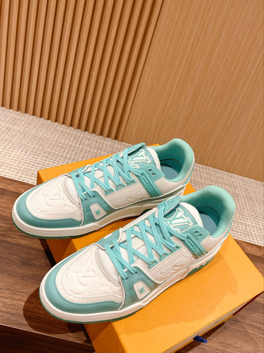 Couple's ๐๐ฟ๐ฎ๐ถ๐ป๐ฒ๐ฟ series latest sports shoes