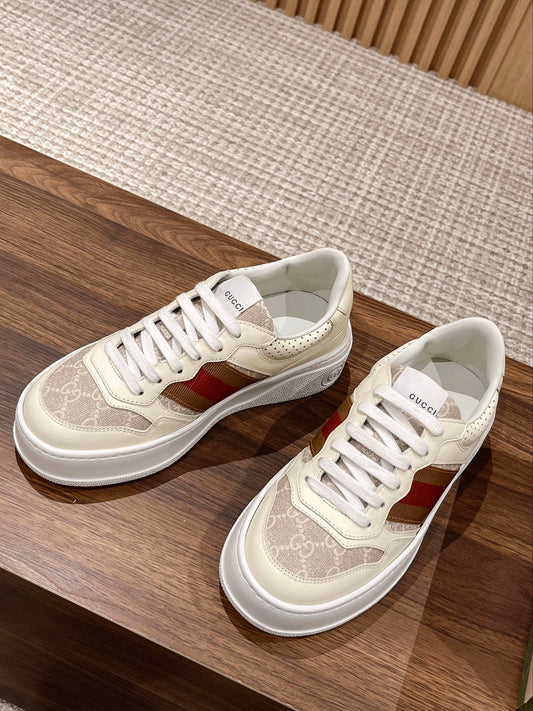 Couple's ๐๐ก๐ฎ๐ง๐ค๐ฒ latest biscuit shoes