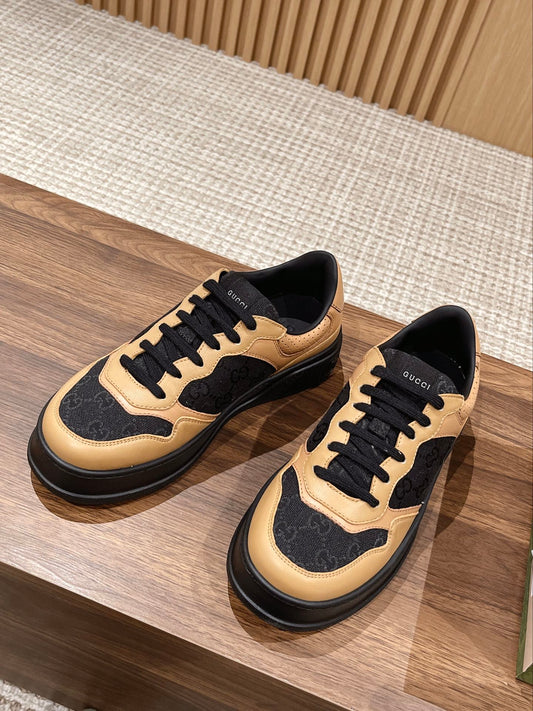 Couple's ๐๐ก๐ฎ๐ง๐ค๐ฒ latest biscuit shoes