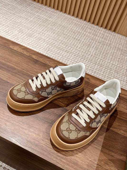 Couple's ๐๐ก๐ฎ๐ง๐ค๐ฒ latest biscuit shoes