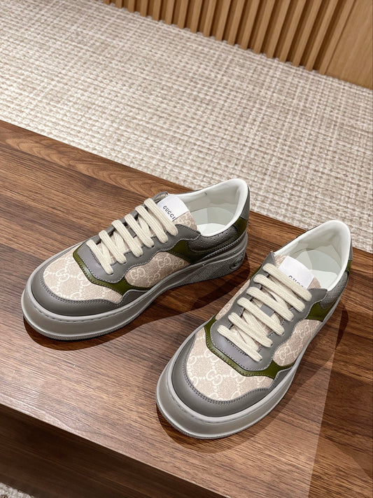 Couple's ๐๐ก๐ฎ๐ง๐ค๐ฒ latest biscuit shoes