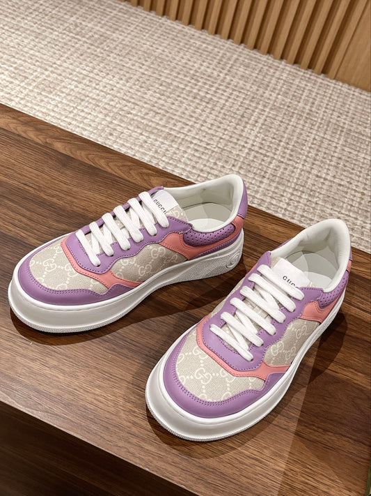 Couple's ๐๐ก๐ฎ๐ง๐ค๐ฒ latest biscuit shoes