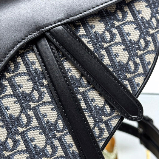 High version π― D* saddle bag