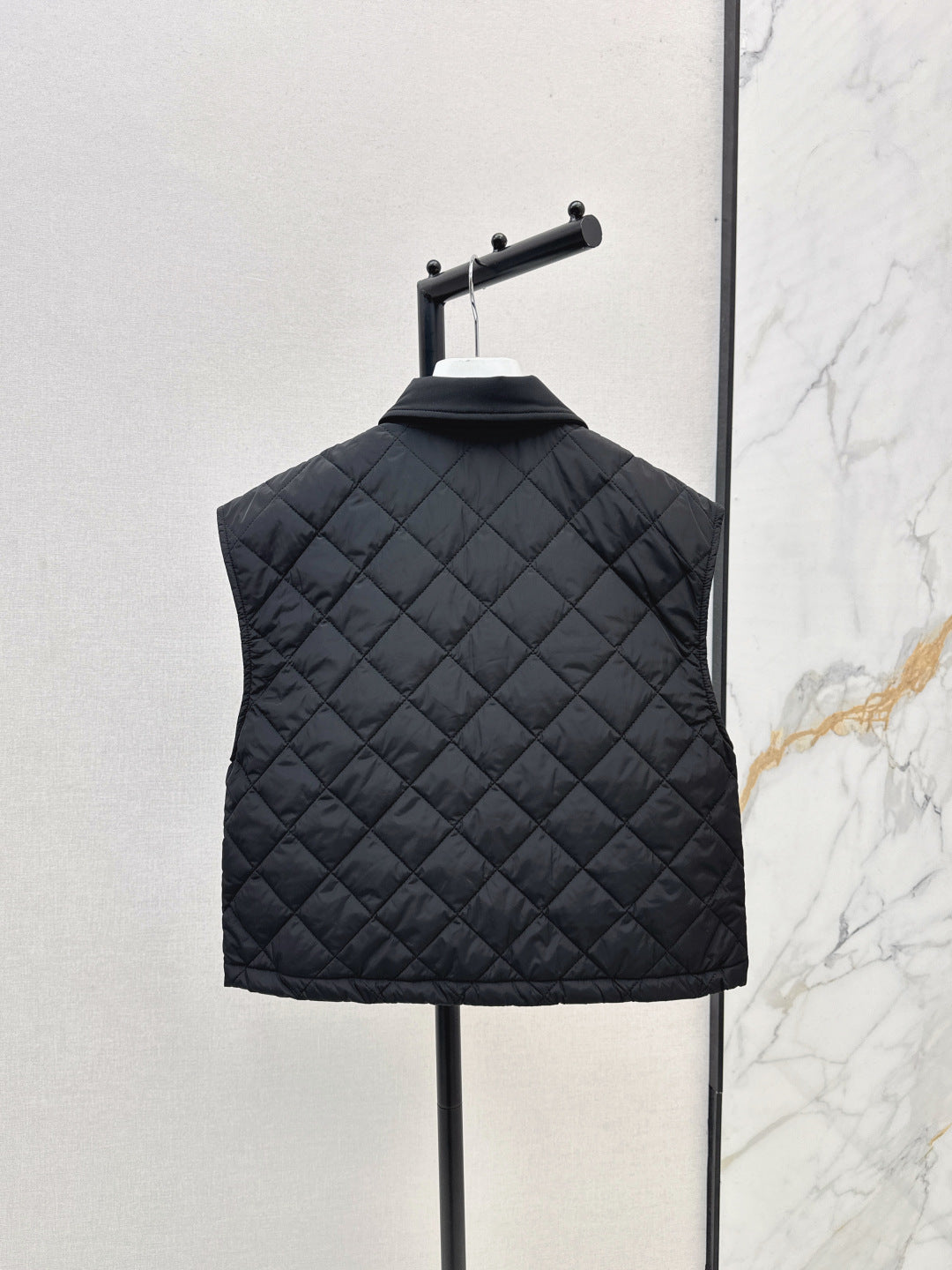 Monc New Diamond-patterned lightweight lapel padded vest