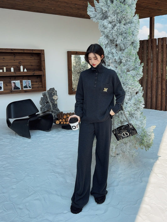 Max NEW knitted suit