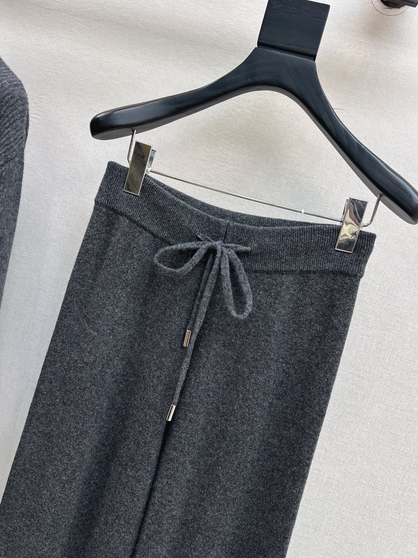 Burne NEW knitted suit