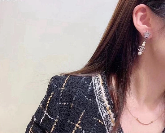 Chan New star earrings