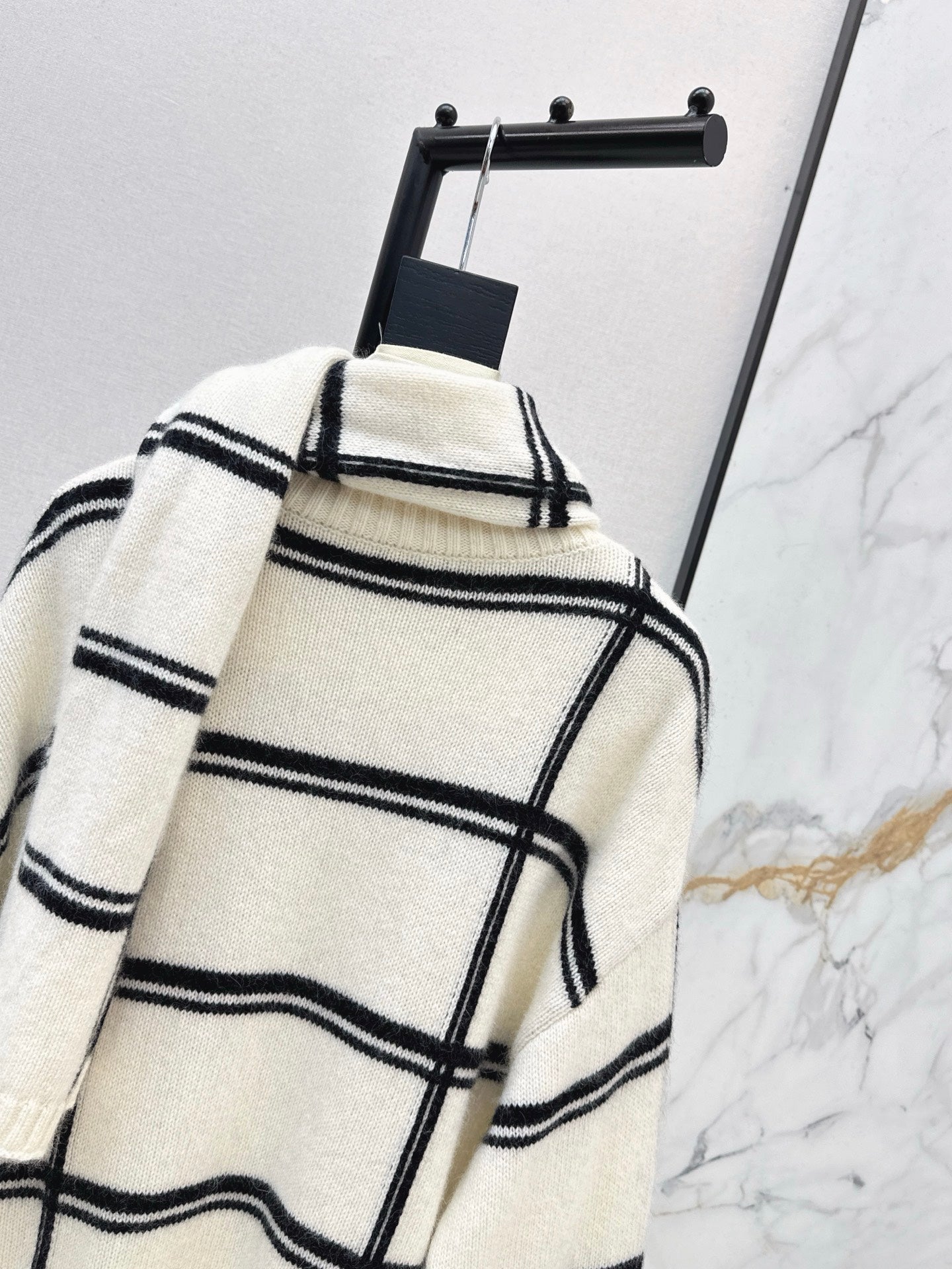 Brun NEW striped sweater + scarf