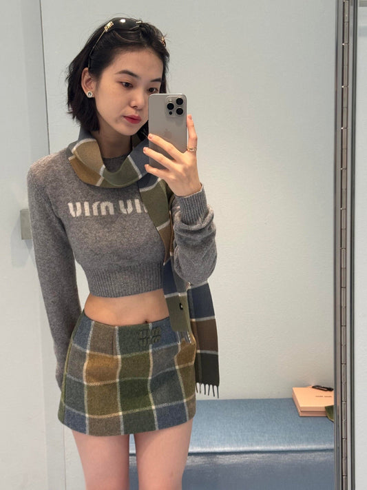 Miu NEW Embroidered short skirt