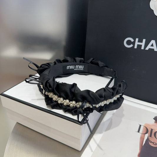 Miu Nwe letter headband