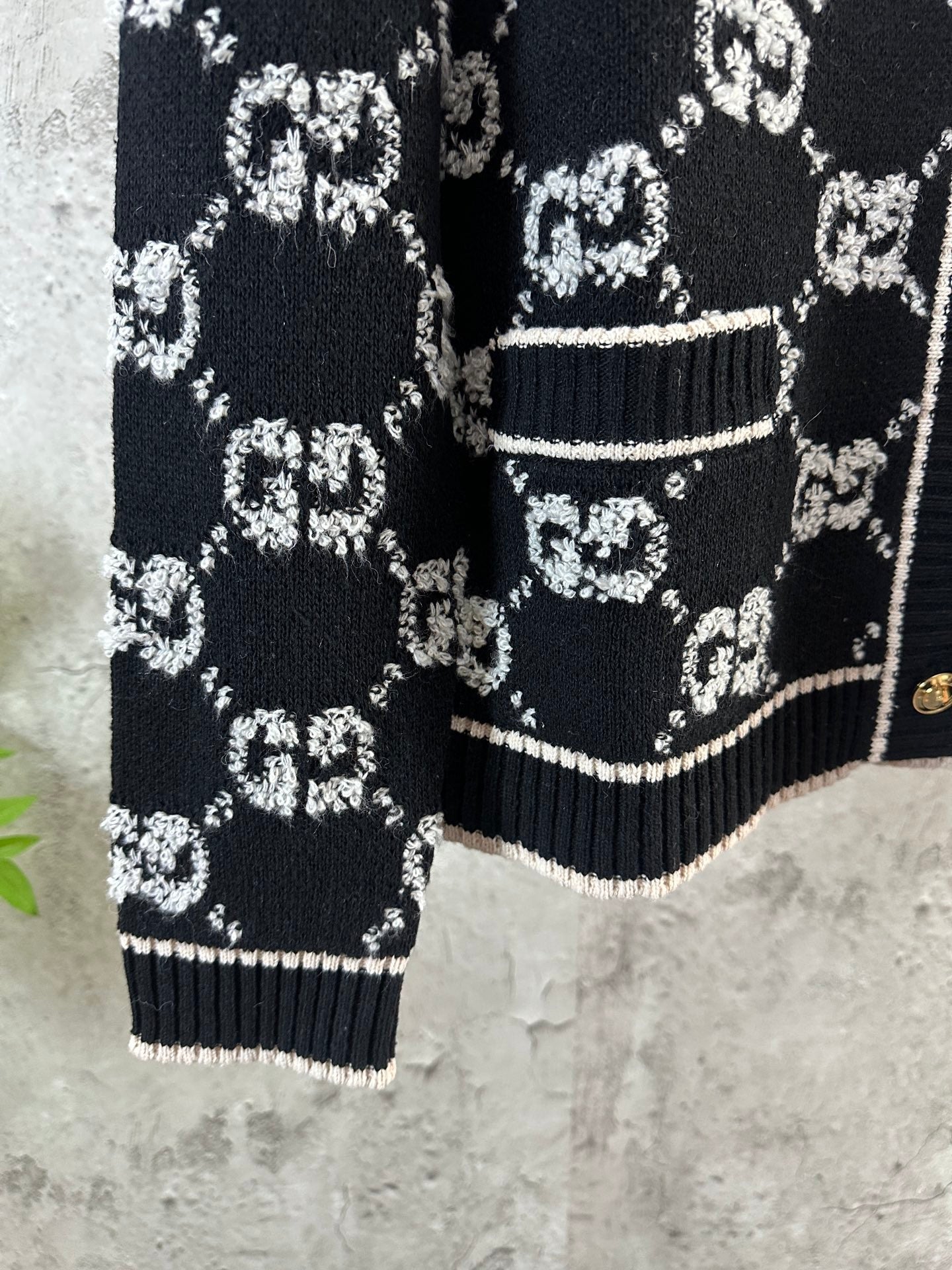 Guc NEW knitted cardigan