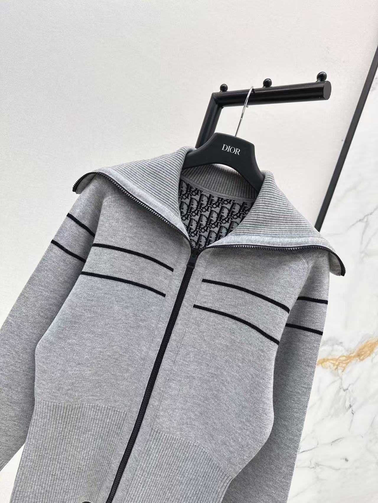 CD NEW Reversible  Jacket