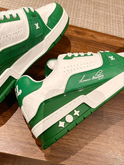 Couple's 𝘁𝗿𝗮𝗶𝗻𝗲𝗿 series latest sports shoes