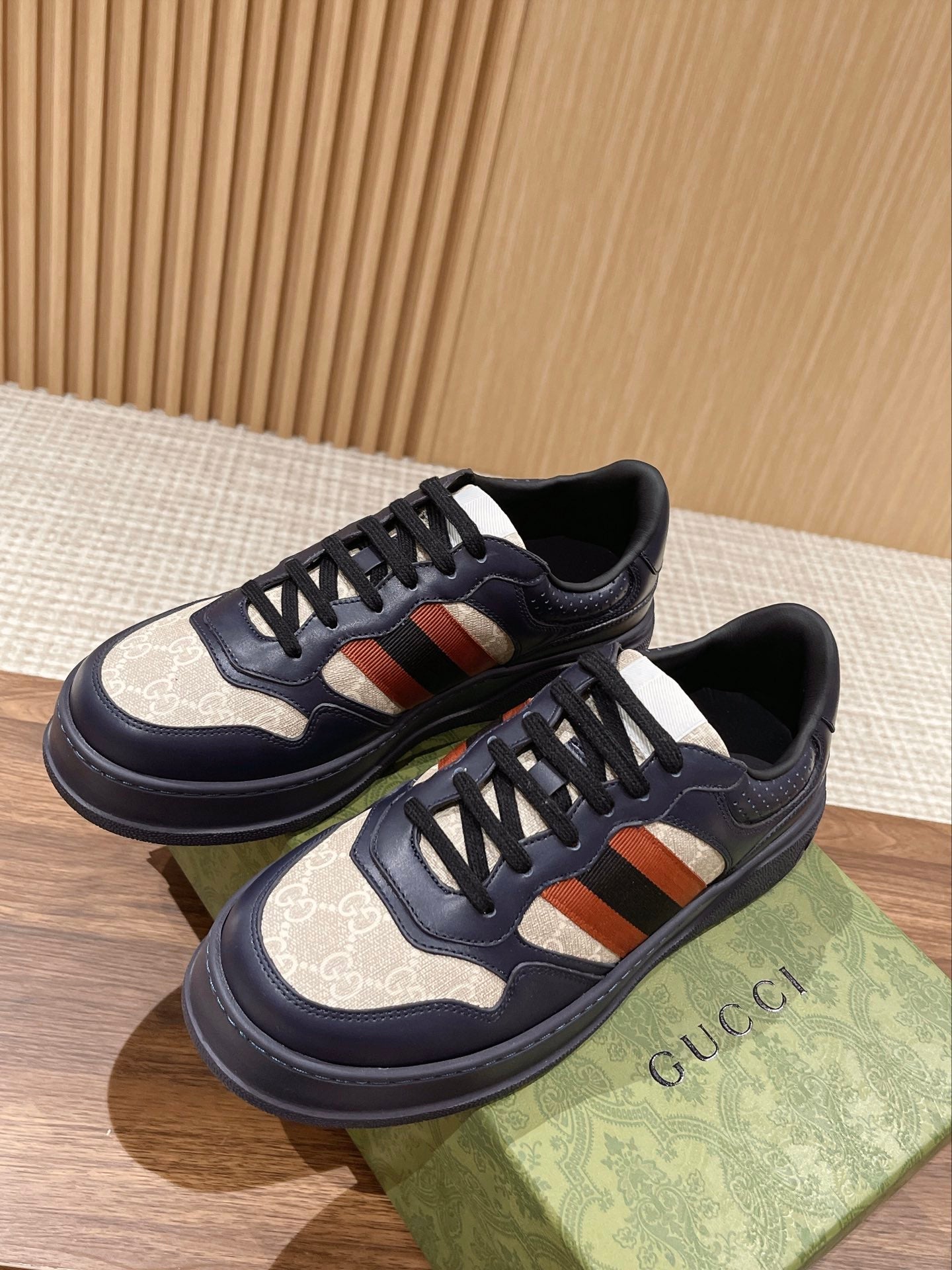 Couple's 𝐂𝐡𝐮𝐧𝐤𝐲  latest biscuit shoes