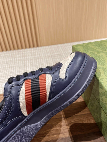 Couple's 𝐂𝐡𝐮𝐧𝐤𝐲  latest biscuit shoes