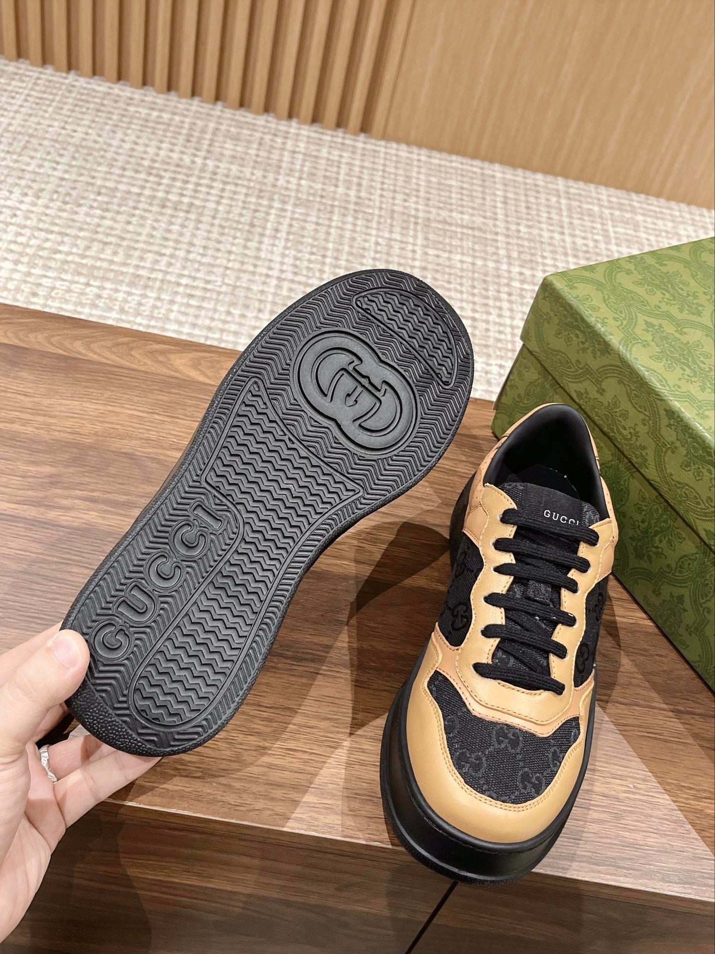 Couple's 𝐂𝐡𝐮𝐧𝐤𝐲 latest biscuit shoes