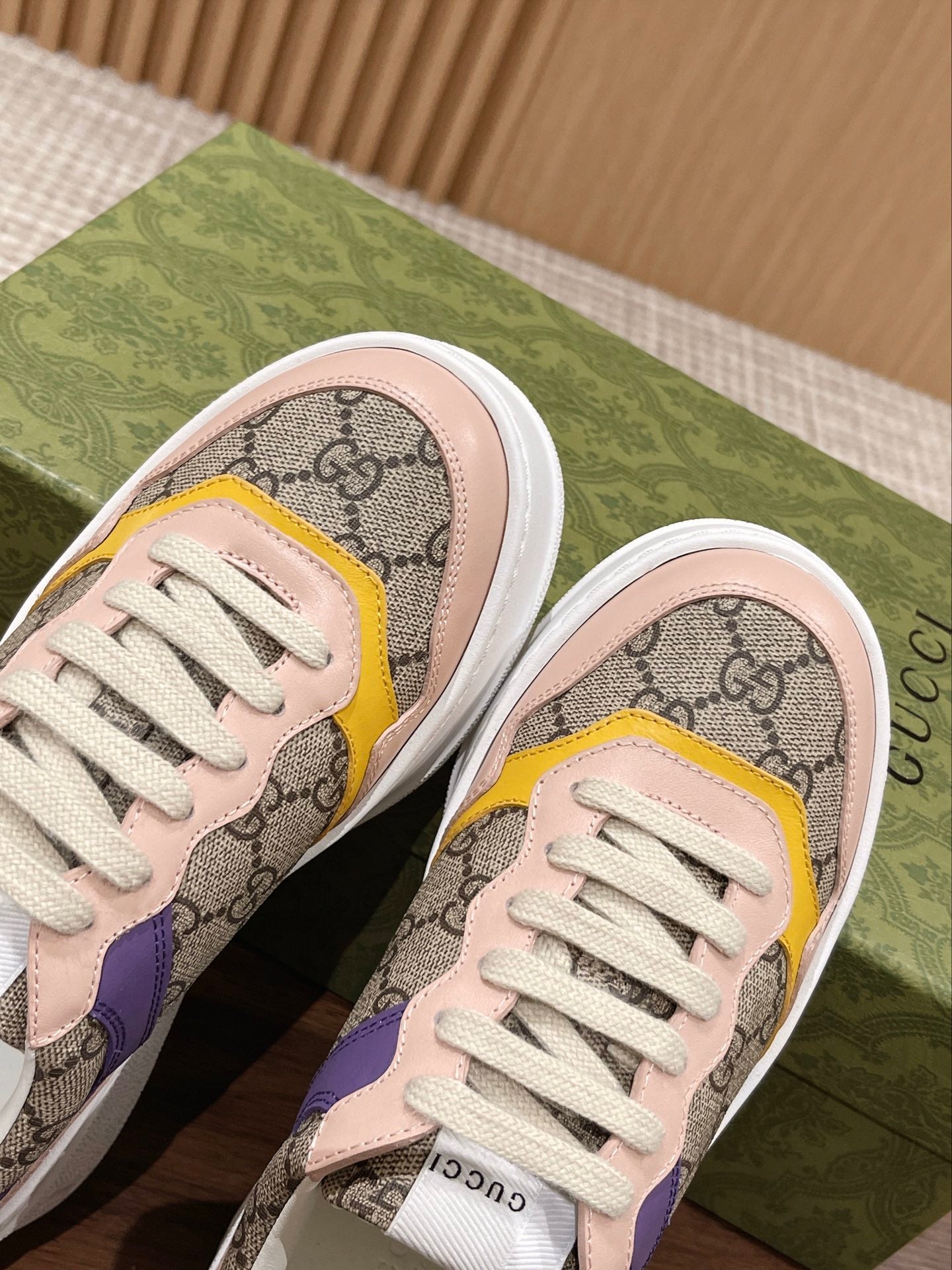 Couple's 𝐂𝐡𝐮𝐧𝐤𝐲  latest biscuit shoes