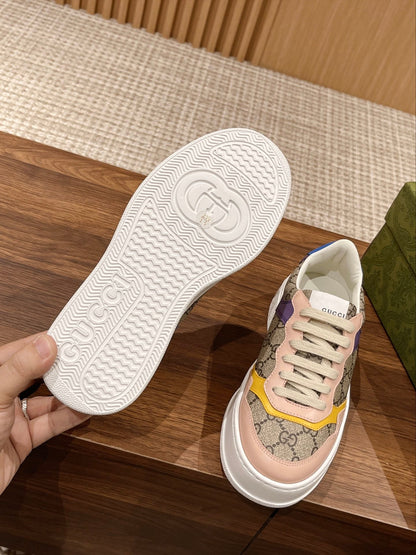 Couple's 𝐂𝐡𝐮𝐧𝐤𝐲  latest biscuit shoes