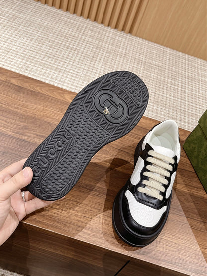 Couple's 𝐂𝐡𝐮𝐧𝐤𝐲  latest biscuit shoes