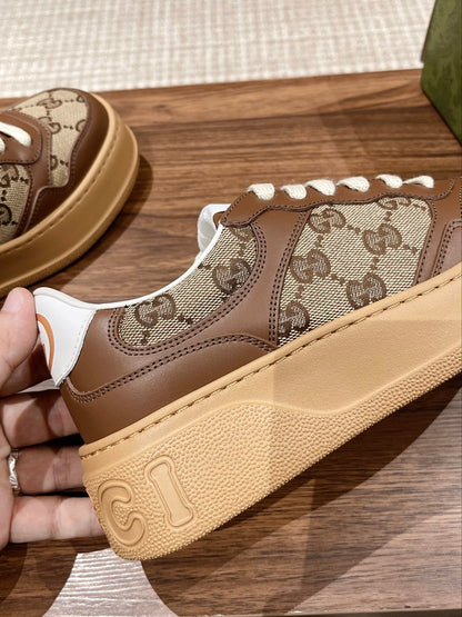 Couple's 𝐂𝐡𝐮𝐧𝐤𝐲  latest biscuit shoes
