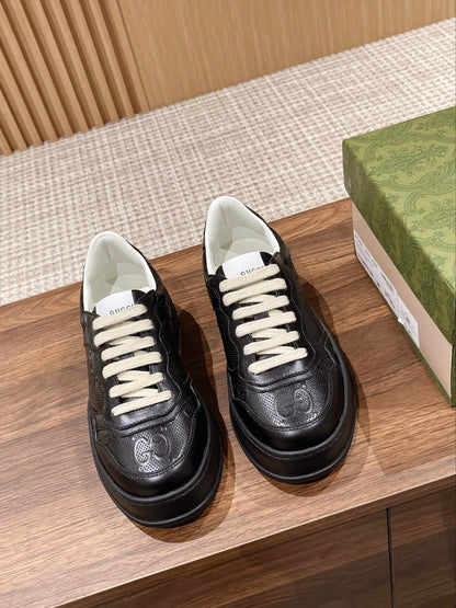 Couple's 𝐂𝐡𝐮𝐧𝐤𝐲  latest biscuit shoes