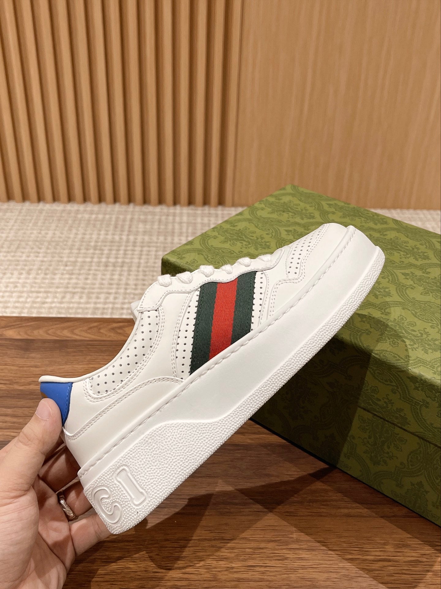 Couple's 𝐂𝐡𝐮𝐧𝐤𝐲  latest biscuit shoes