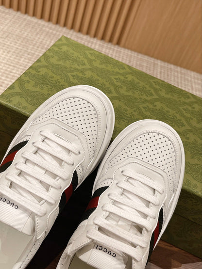 Couple's 𝐂𝐡𝐮𝐧𝐤𝐲  latest biscuit shoes