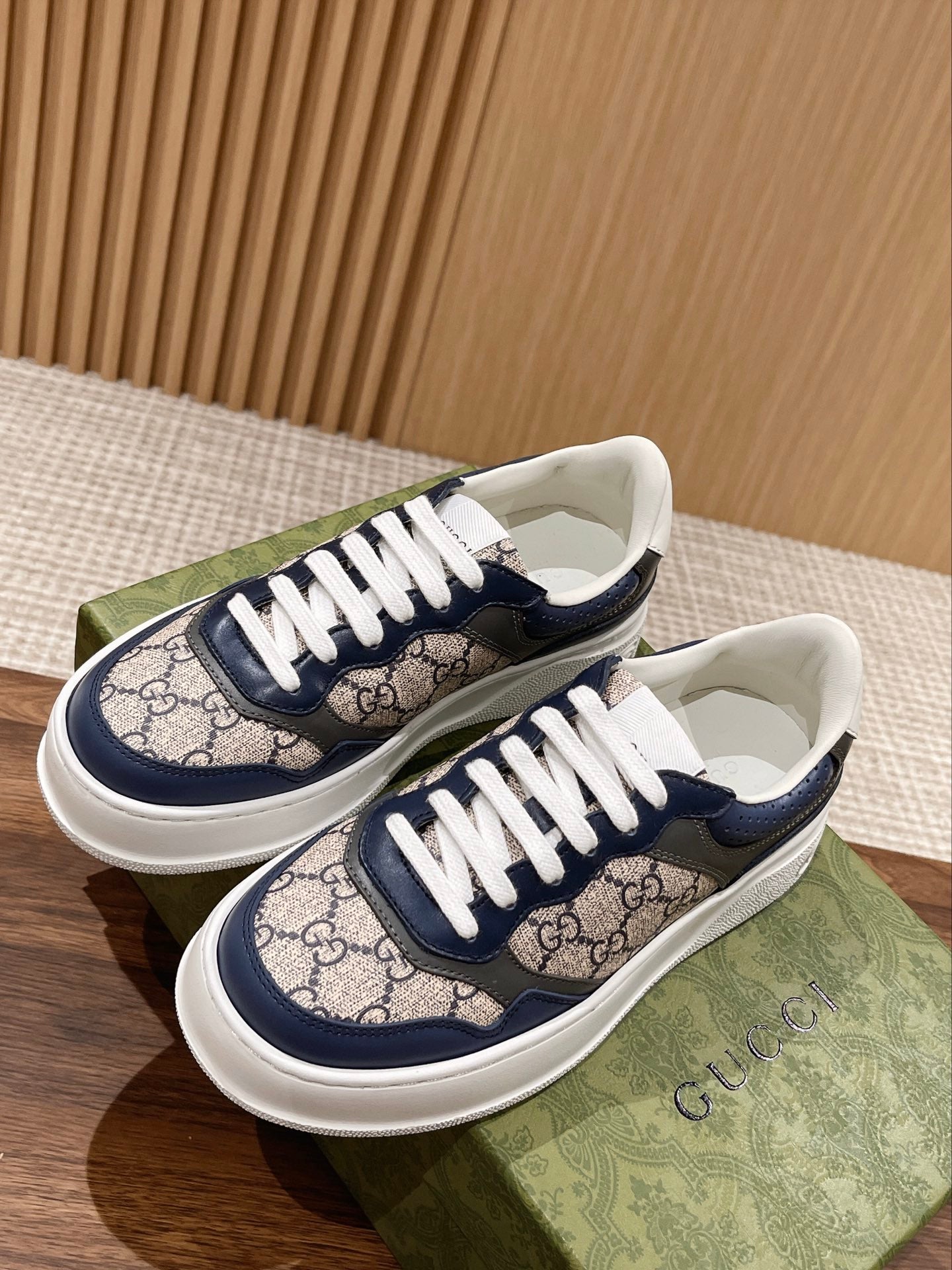 Couple's 𝐂𝐡𝐮𝐧𝐤𝐲  latest biscuit shoes