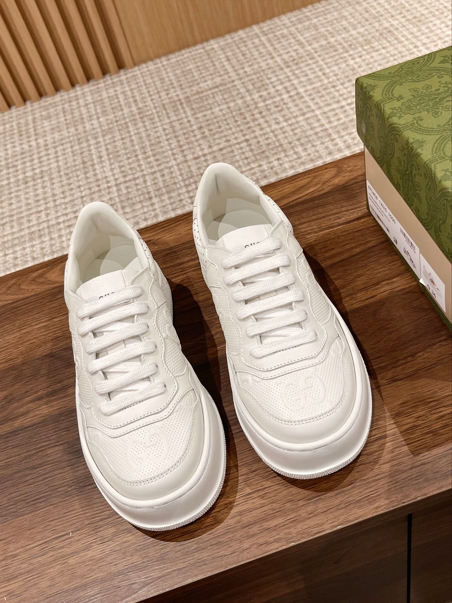 Couple's 𝐂𝐡𝐮𝐧𝐤𝐲  latest biscuit shoes