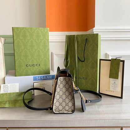 GC Padlock small shoulder bag Beige/ebony GG Supreme canvas, with brown leather detail