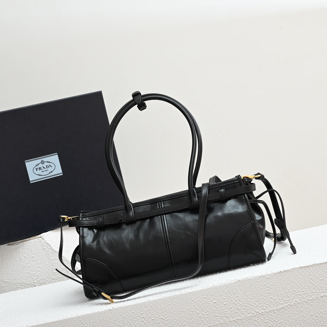 PD LuxSoft Medium leather handbag