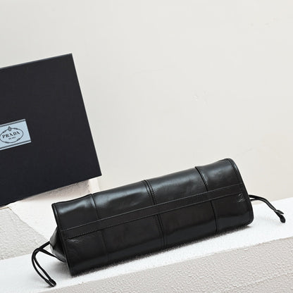 PD LuxSoft Medium leather handbag