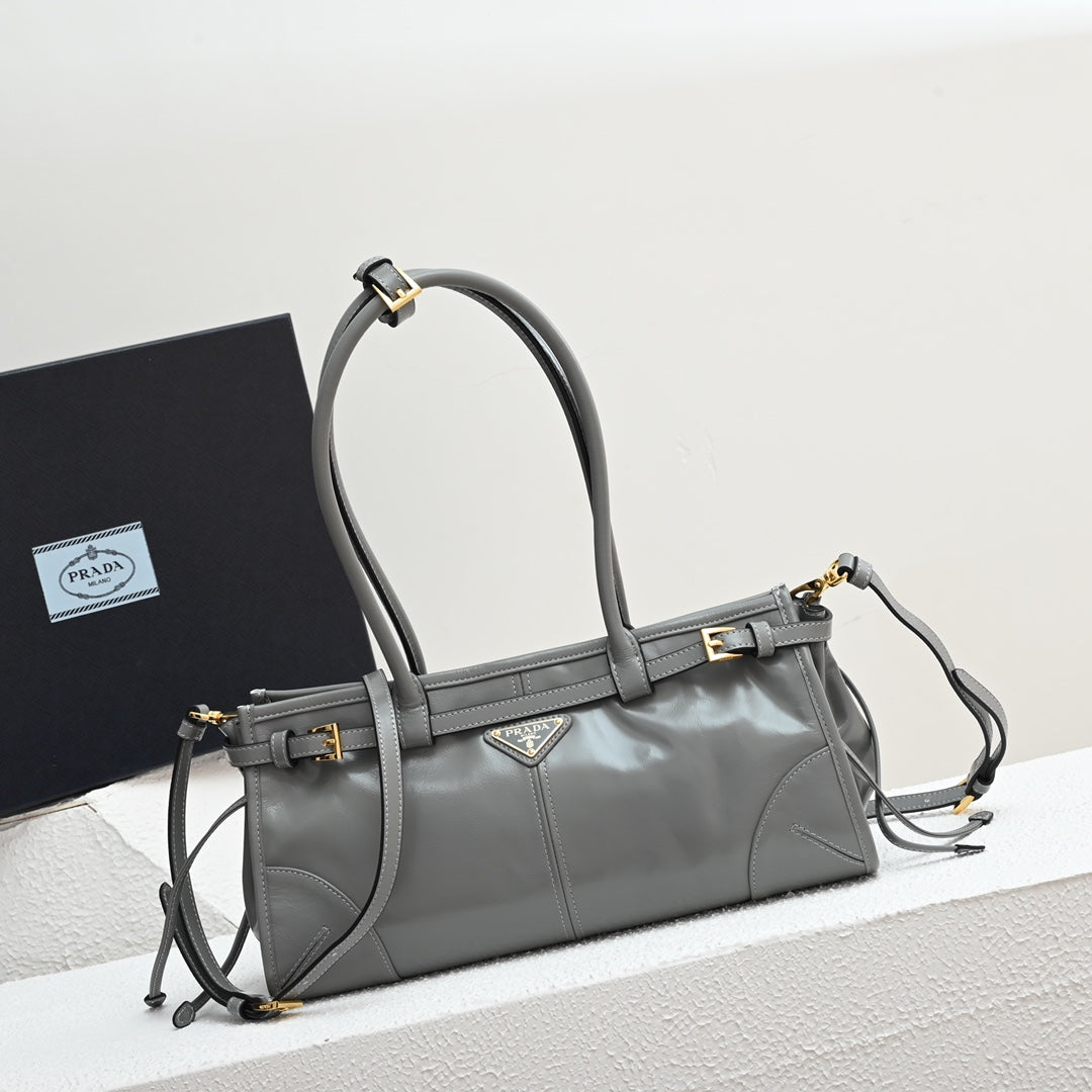 PD LuxSoft Medium leather handbag