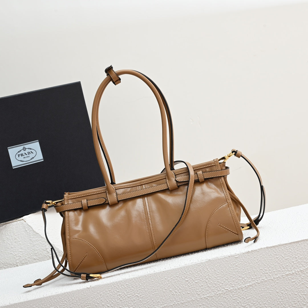 PD LuxSoft Medium leather handbag