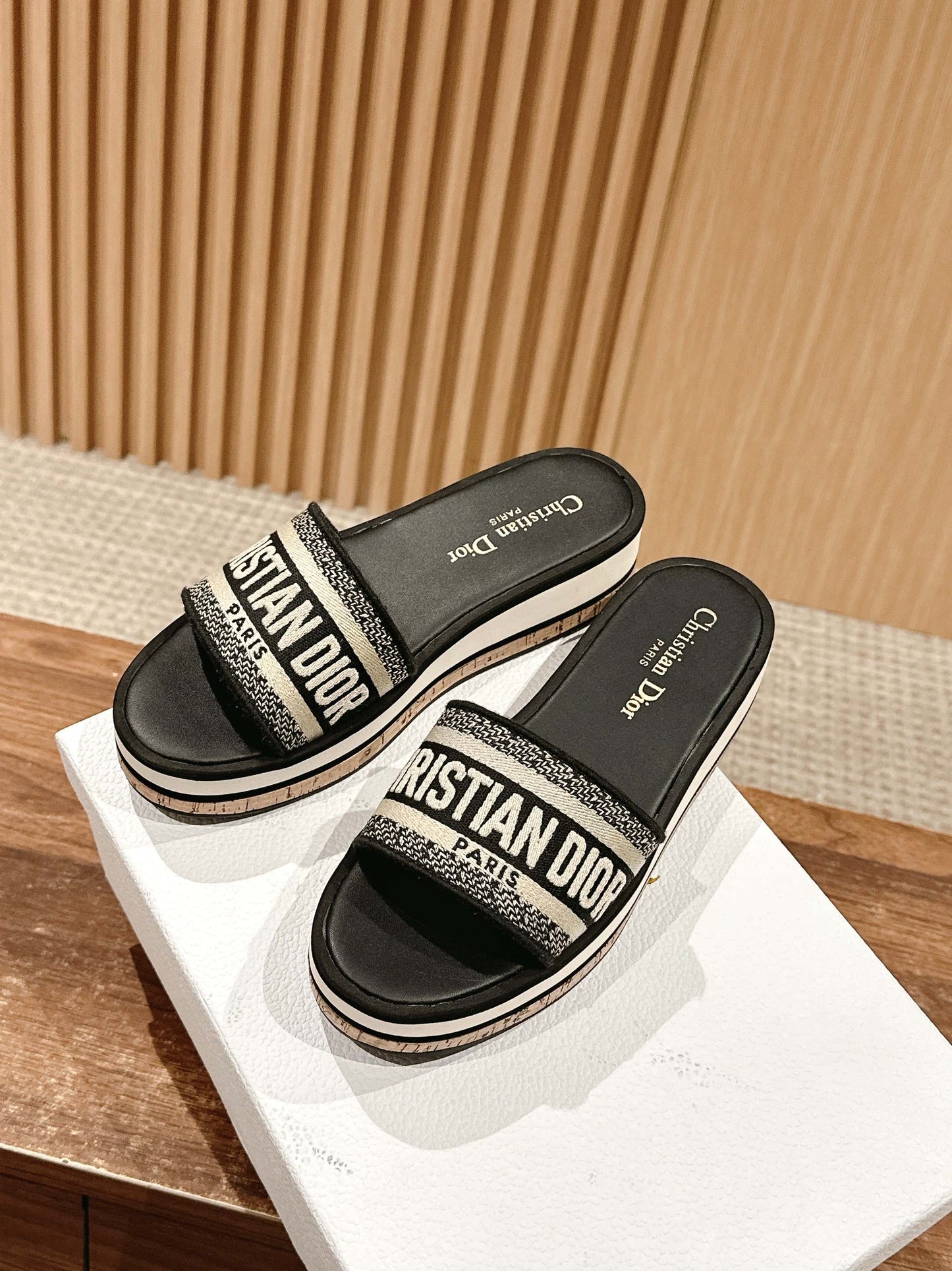 D*New thick-soled slippers