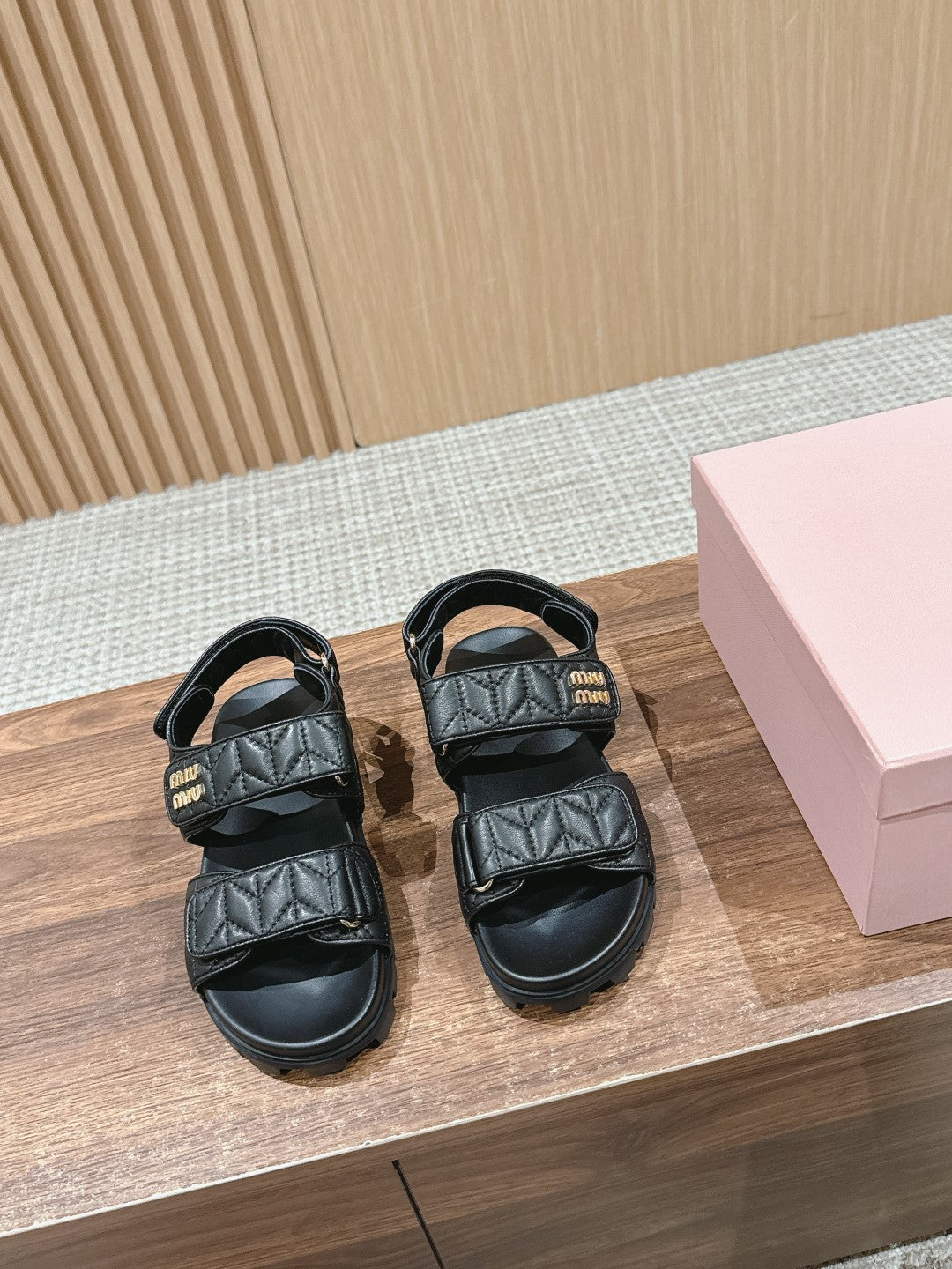 𝐌𝐈*𝐌𝐈* New sandals