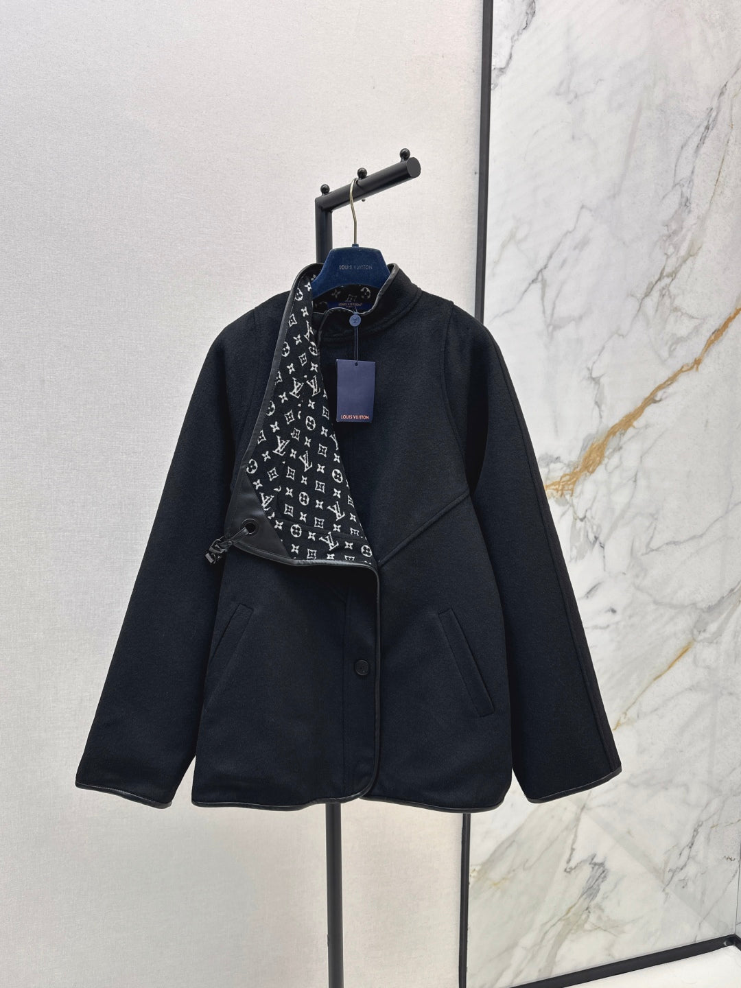 Louis 25fw Cropped Cape Coat