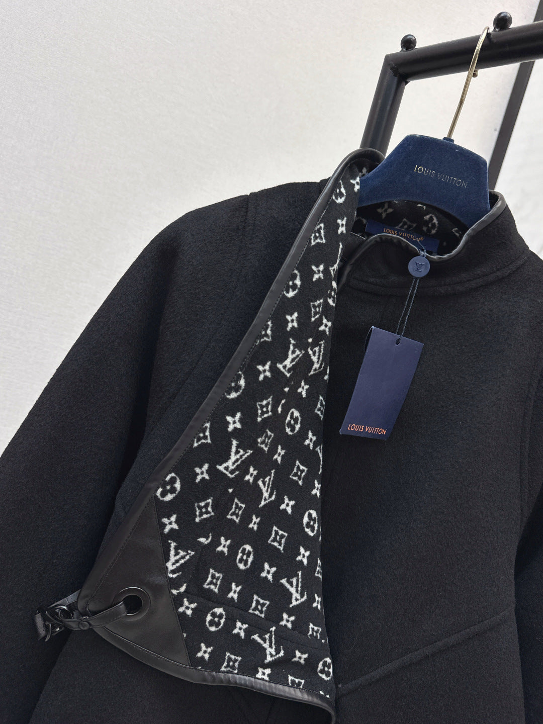 Louis 25fw Cropped Cape Coat