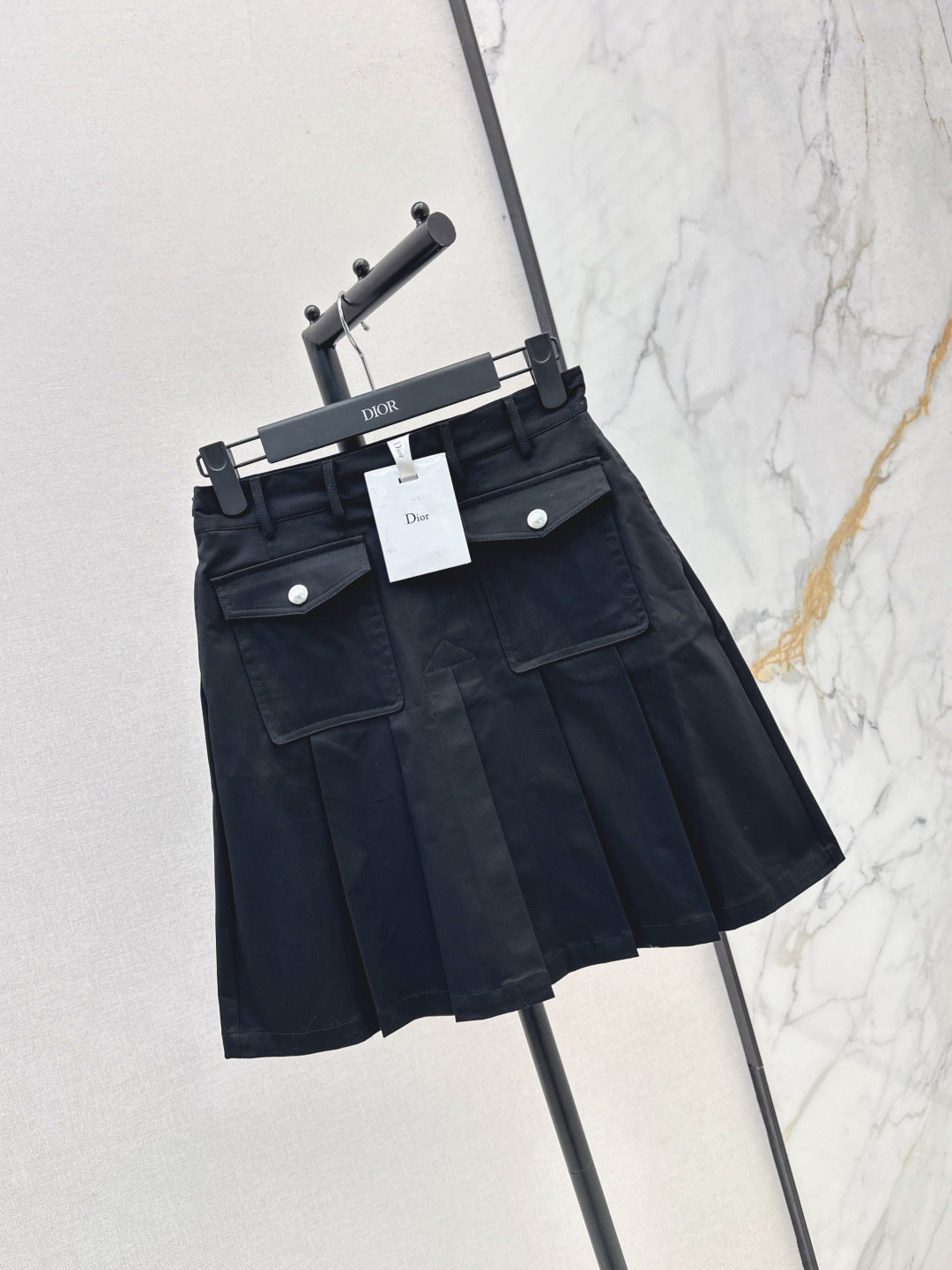 CD 25fw pleated skirt
