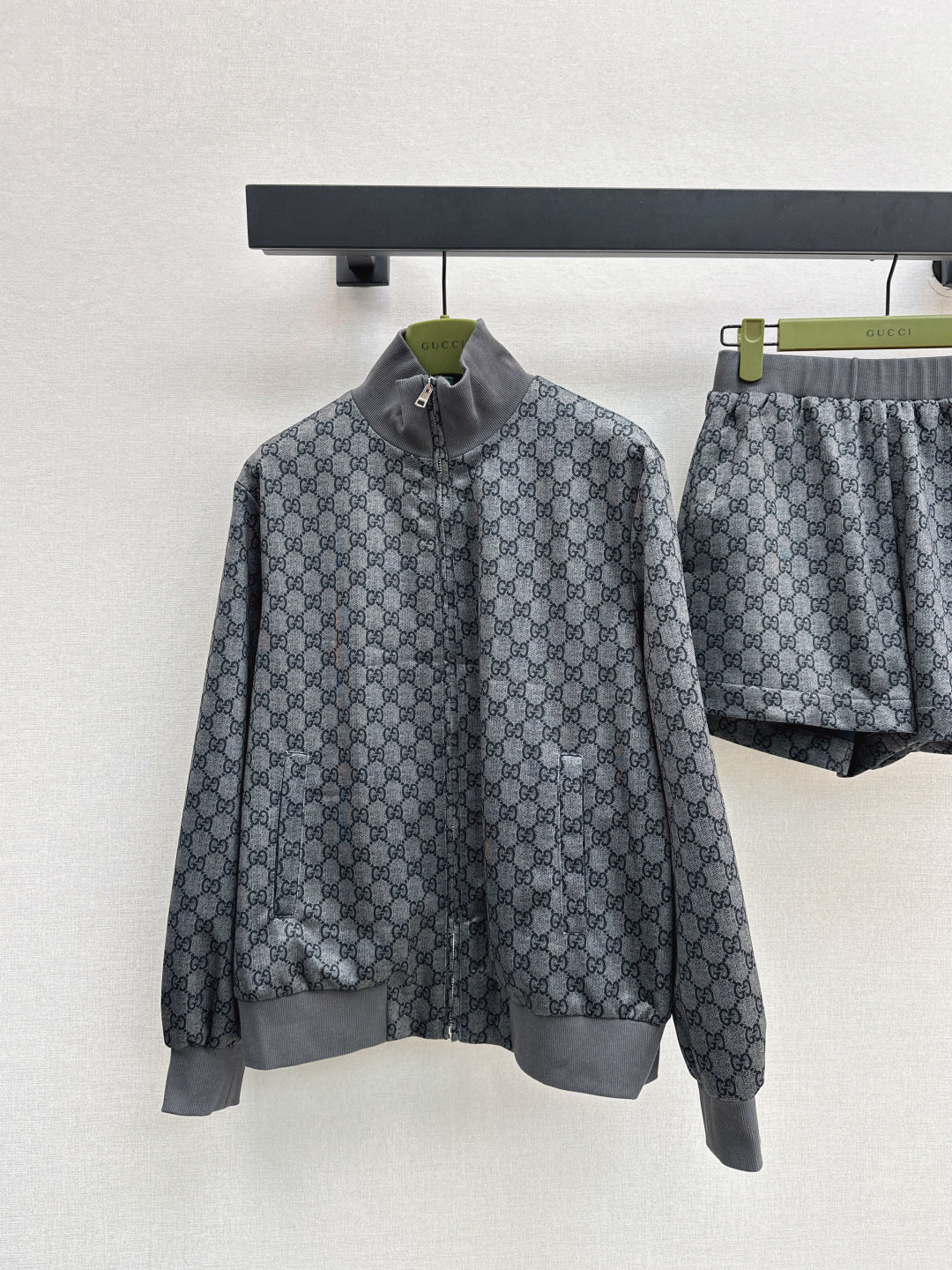 Guc 25fw sports suit