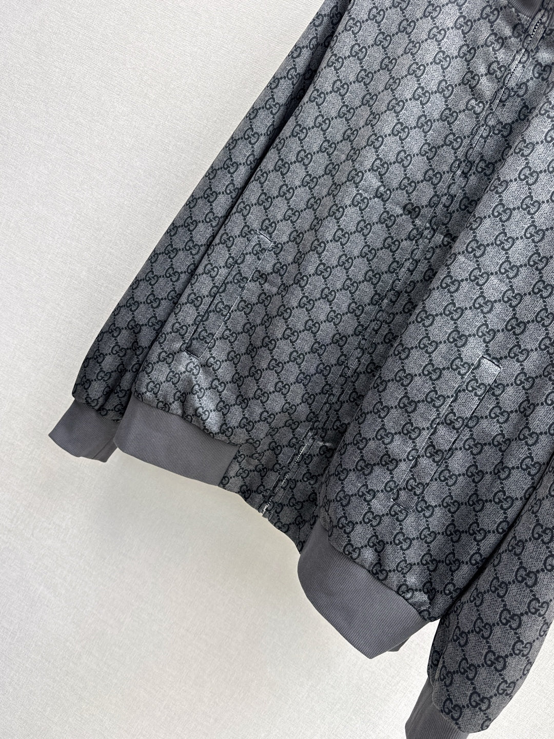 Guc 25fw sports suit