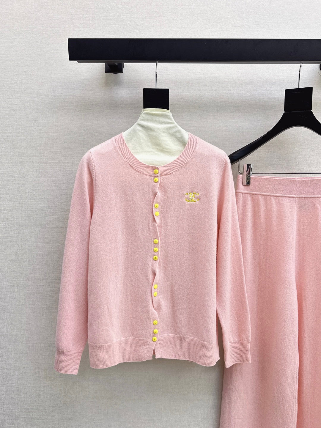 CD New embroidered cardigan set