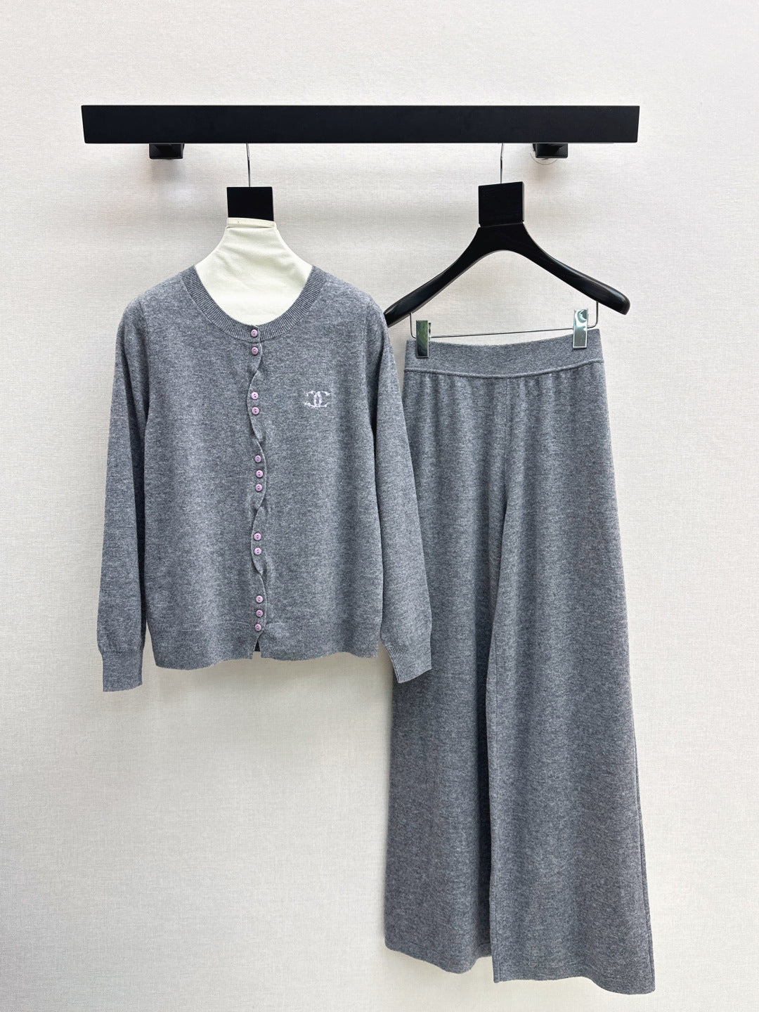 CD New embroidered cardigan set