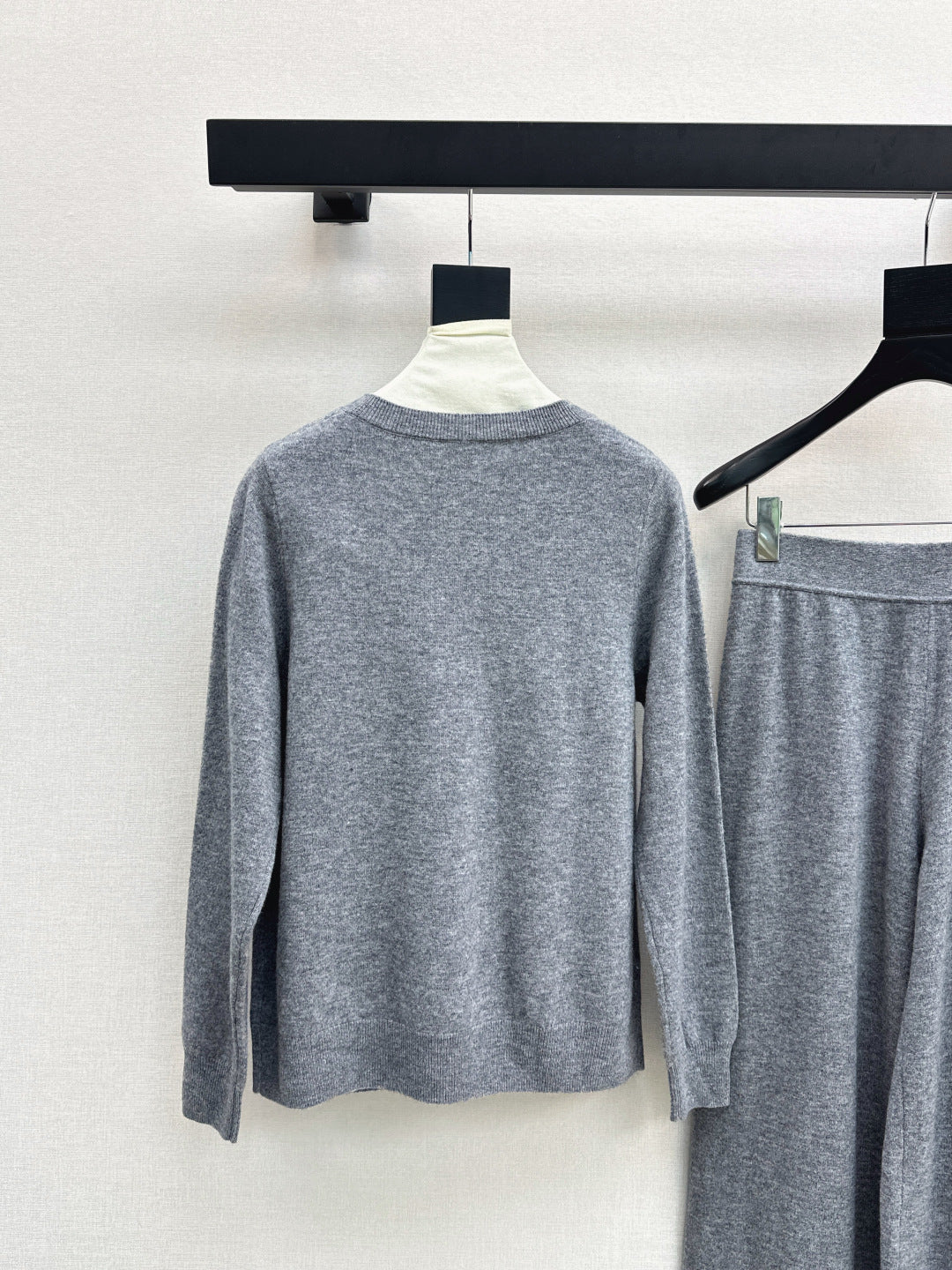 CD New embroidered cardigan set