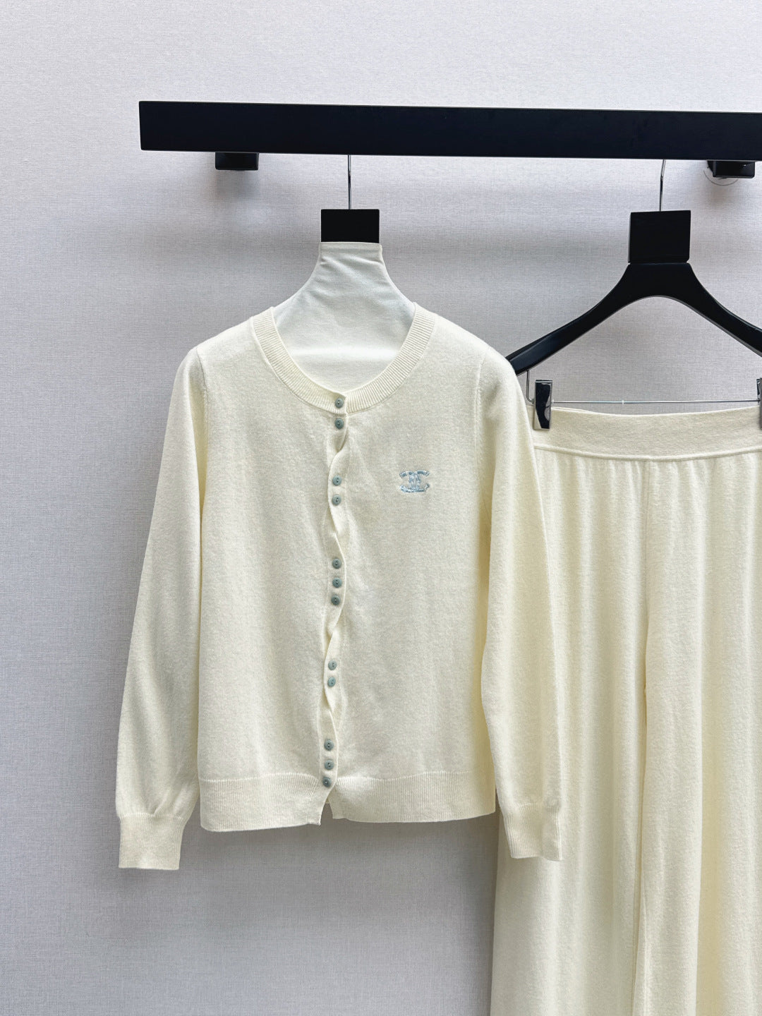 CD New embroidered cardigan set