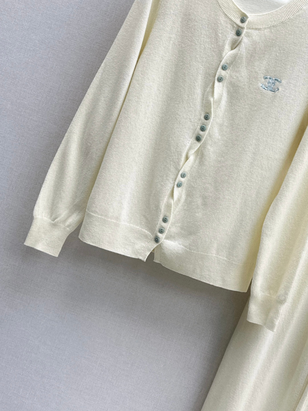 CD New embroidered cardigan set