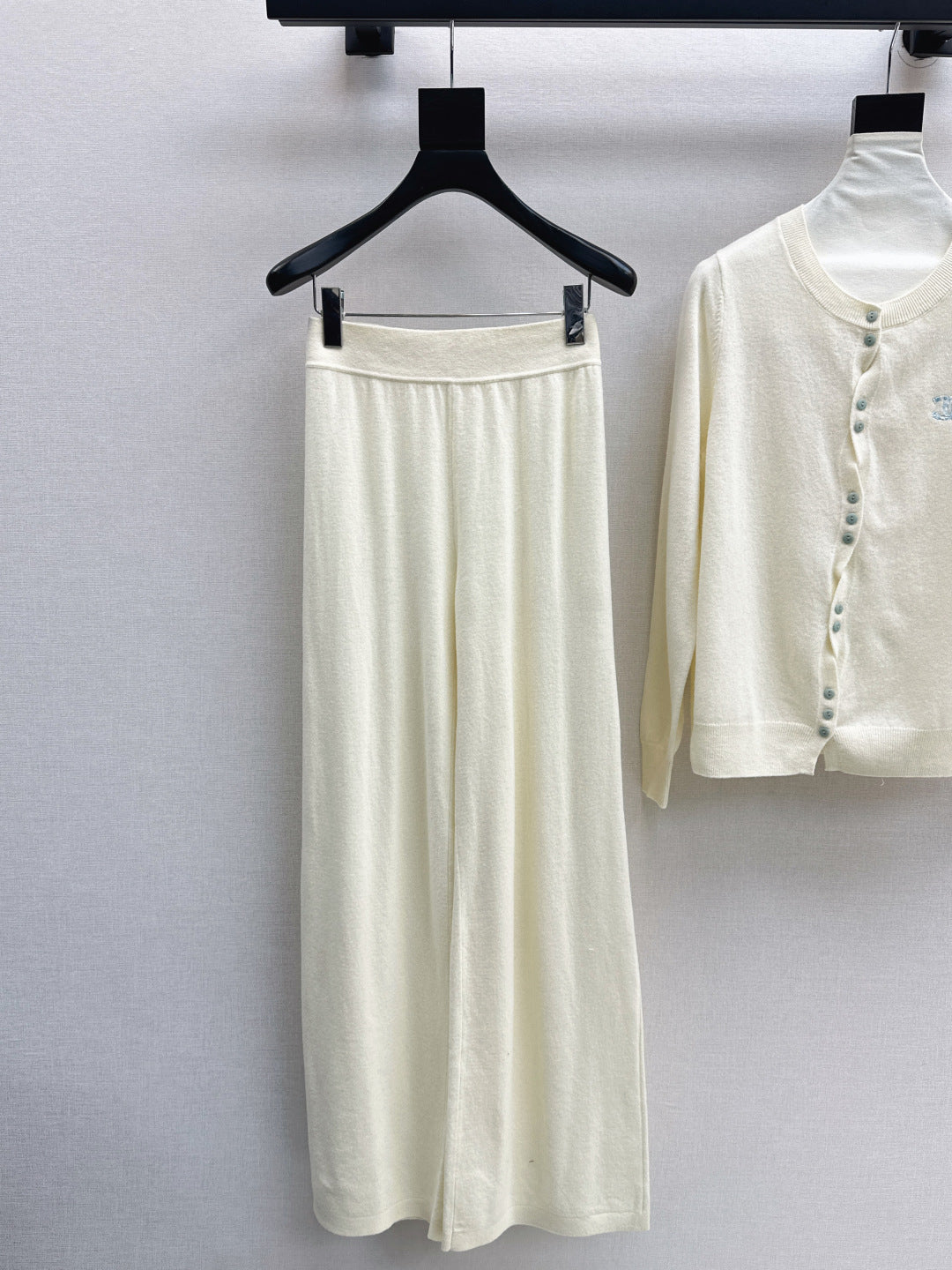 CD New embroidered cardigan set